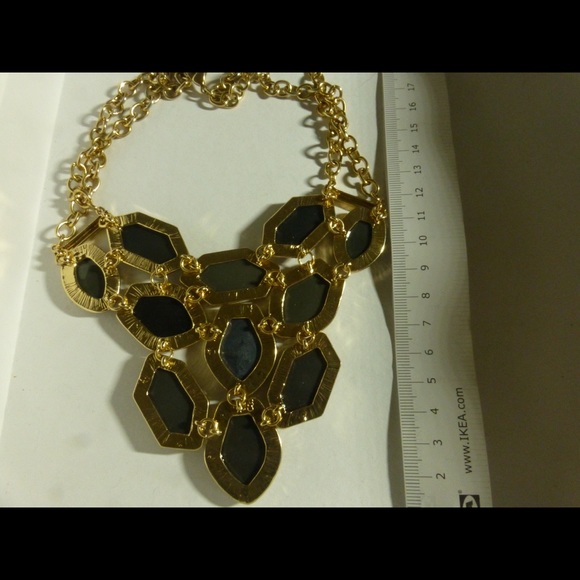Gold deep green statement neckless - Picture 7 of 9